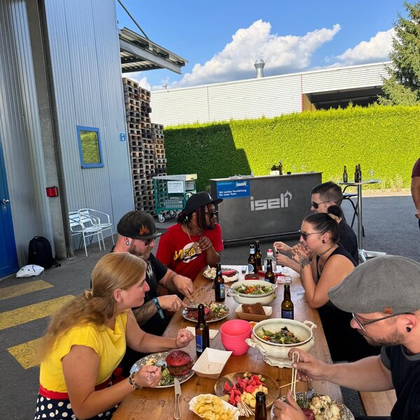 Soleil, sourires & esprit d’équipe. Retour sur notre BBQ d’été 2025